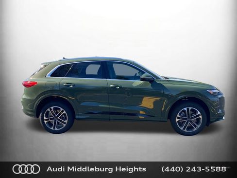 Used 2025 Audi Q5 Premium w/ Convenience Package image 5