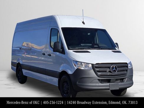 Used 2025 Mercedes-Benz Sprinter 2500 image 2