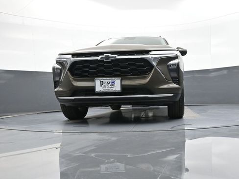 Used 2024 Chevrolet Trax LT w/ Driver Confidence Package image 25