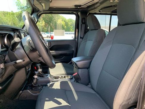 Used 2021 Jeep Wrangler Unlimited Sport image 37