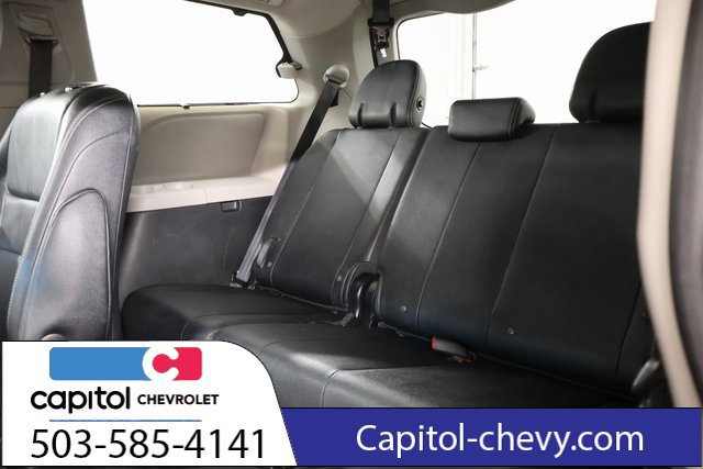 Used 2016 Toyota Sienna SE FWD image 32