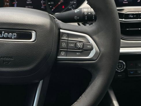 Used 2025 Jeep Compass Limited AWD/4WD image 16