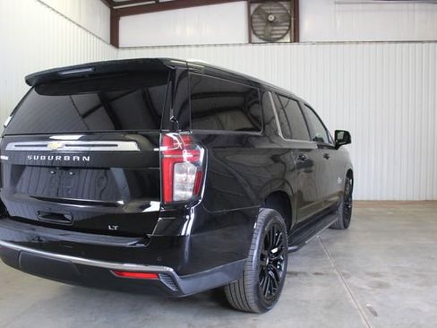 Used 2023 Chevrolet Suburban LT w/ Luxury Package AWD/4WD image 6