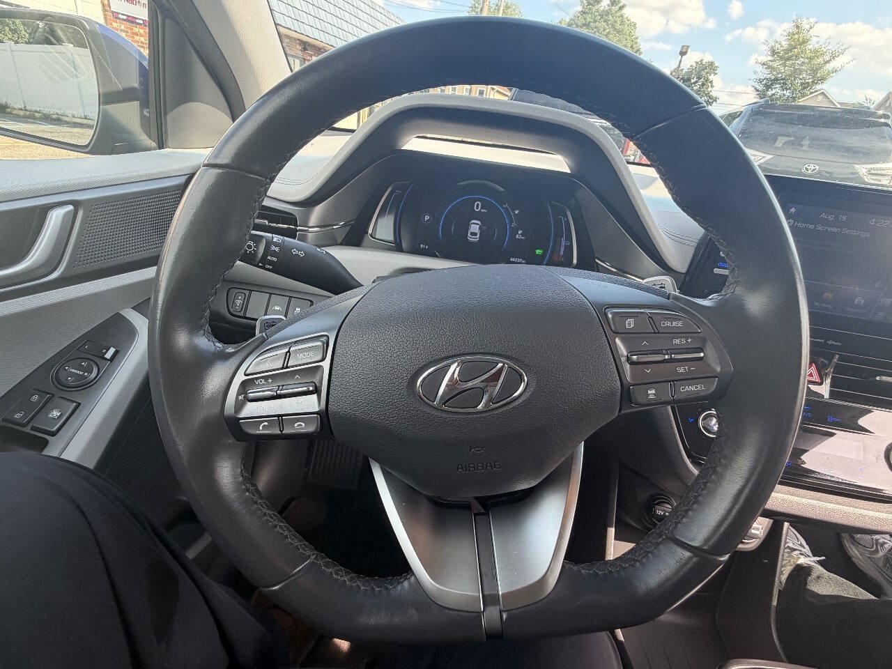 Used 2020 Hyundai Ioniq SE FWD image 49