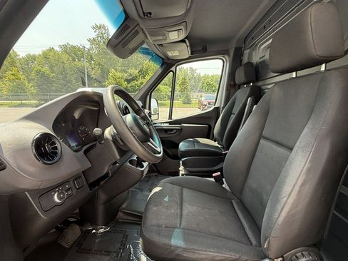 Used 2019 Mercedes-Benz Sprinter 1500 image 15