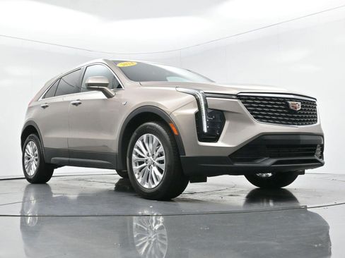 Certified 2024 Cadillac XT4 Luxury w/ Cold Weather Package FWD image 40