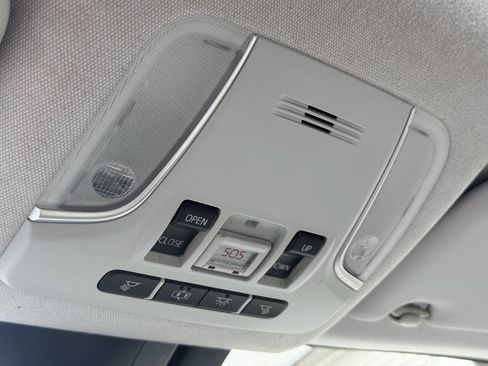 Used 2016 Toyota Prius Four w/ Advanced Technology Package FWD image 27