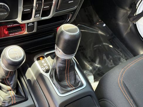 Used 2021 Jeep Gladiator Mojave AWD/4WD image 15