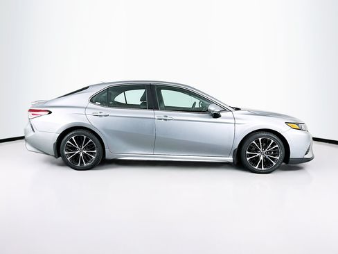 Used 2020 Toyota Camry SE w/ Convenience Package FWD image 10