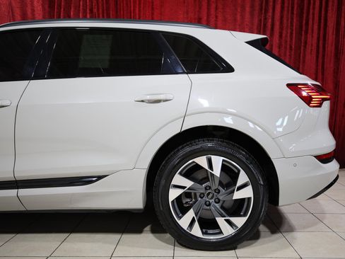 Used 2021 Audi e-tron Premium w/ Convenience Plus Package image 6