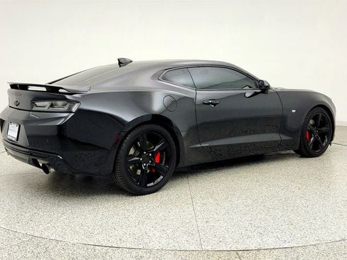 Used 2017 Chevrolet Camaro SS RWD image 5