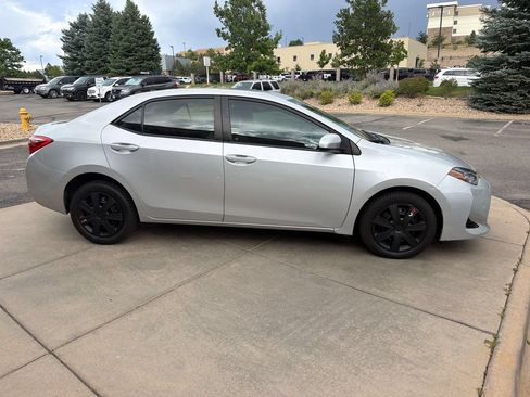 Used 2017 Toyota Corolla LE w/ Carpet Mat Package (TMS) FWD image 5