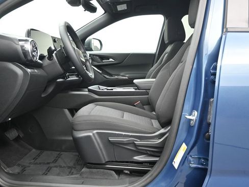 Used 2026 Chevrolet Equinox LT w/ Safety and Technology Package FWD image 11