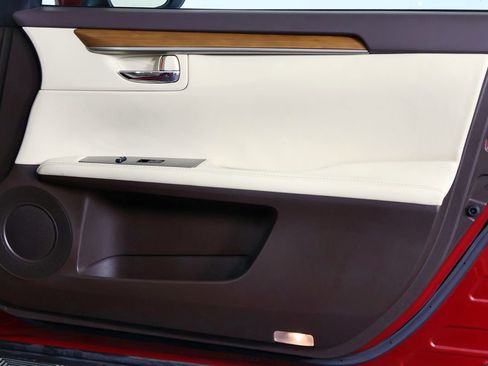 Used 2018 Lexus ES 300h w/ Luxury Package image 50