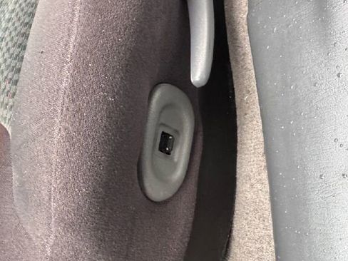 Used 2003 Pontiac Grand Am SE image 16