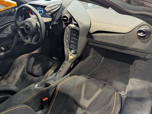 Used 2025 McLaren 750S image 17