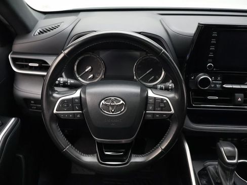Used 2022 Toyota Highlander XSE FWD image 23