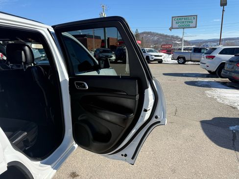 Used 2015 Jeep Grand Cherokee Altitude image 47
