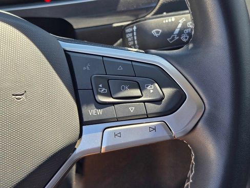Used 2024 Volkswagen Tiguan SE AWD/4WD image 22