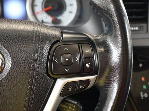 Used 2019 Toyota Sienna SE image 17
