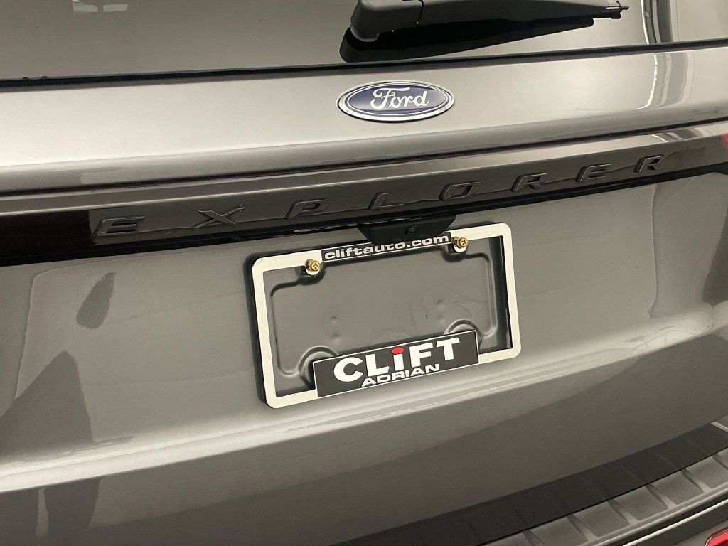 Used 2025 Ford Explorer ST-Line w/ ST-Line Street Pack AWD/4WD image 26