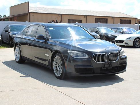 Used 2015 BMW 750Li xDrive image 9