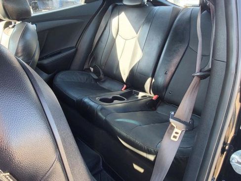 Used 2016 Hyundai Veloster Turbo FWD image 17