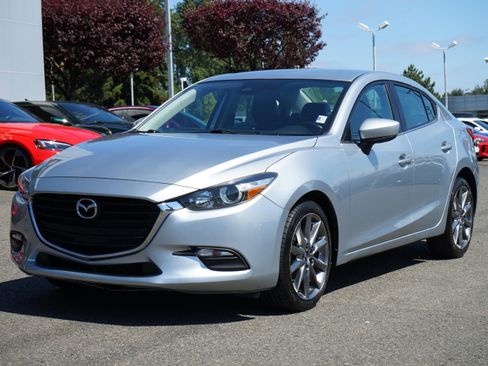 Used 2018 MAZDA MAZDA3 Touring FWD image 1