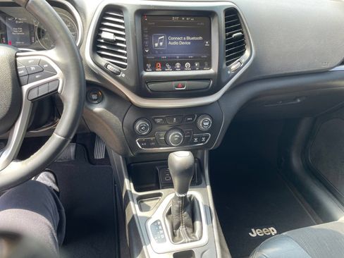 Used 2018 Jeep Cherokee Latitude Plus FWD image 10