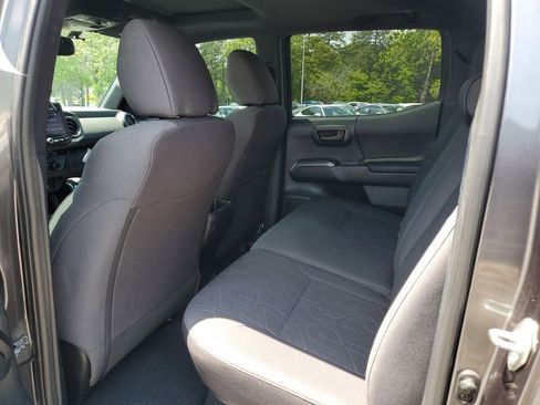 Used 2016 Toyota Tacoma TRD Sport w/ Premium & Technology Package AWD/4WD image 15
