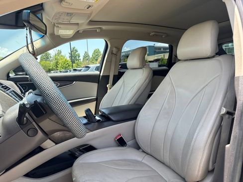 Used 2016 Lincoln MKX Reserve w/ Technology Package FWD image 18