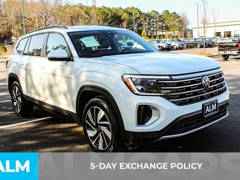Used 2025 Volkswagen Atlas SE image 4
