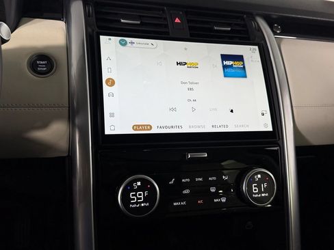 Used 2025 Land Rover Discovery S AWD/4WD image 18