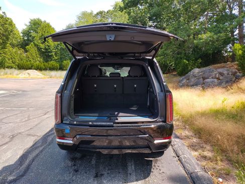 New 2026 Cadillac Escalade IQL Luxury image 28