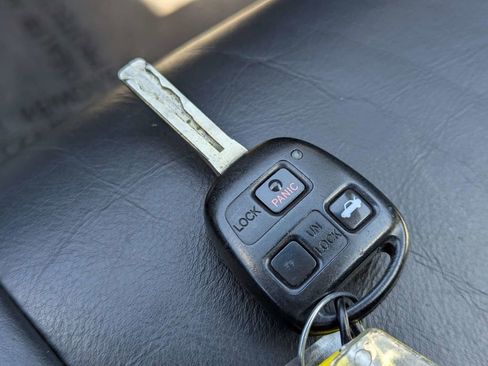 Used 2004 Lexus SC 430 Convertible image 25