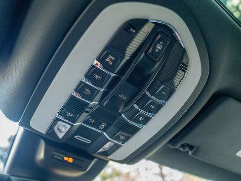 Certified 2026 Porsche Macan AWD/4WD image 21