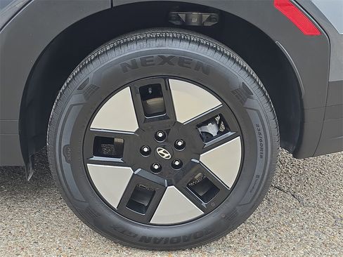 Certified 2025 Hyundai Santa Fe SEL image 32