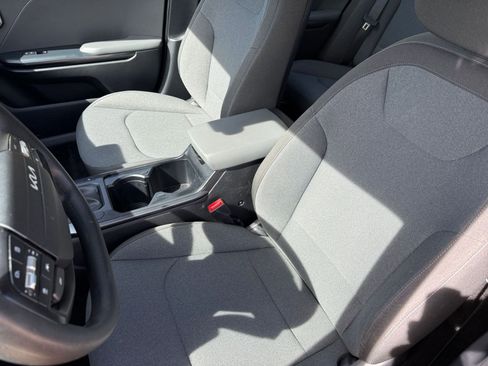 Used 2025 Kia K4 LXS image 38