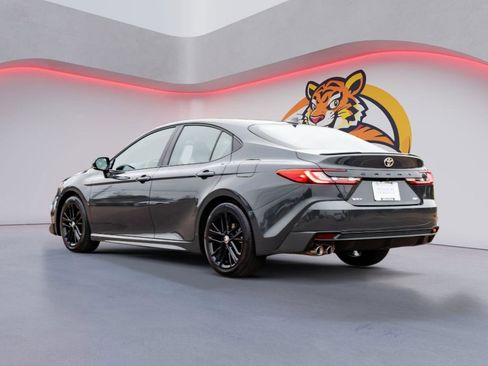 Used 2026 Toyota Camry SE image 7