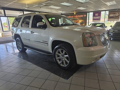 Used 2010 GMC Yukon Denali AWD/4WD image 3