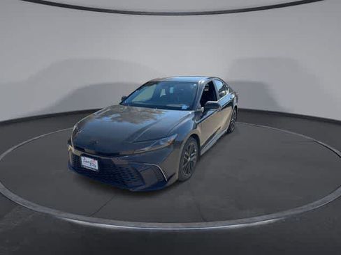 Used 2026 Toyota Camry SE w/ Convenience Package FWD image 3