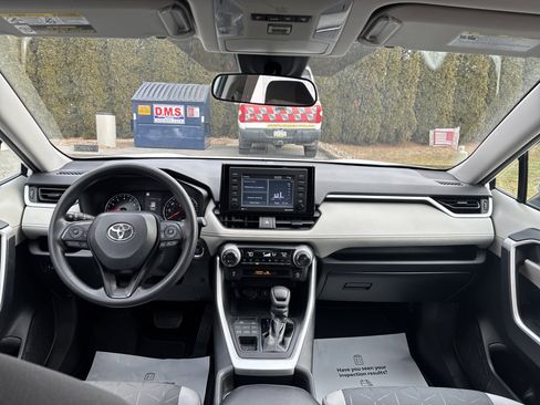 Used 2021 Toyota RAV4 XLE image 15