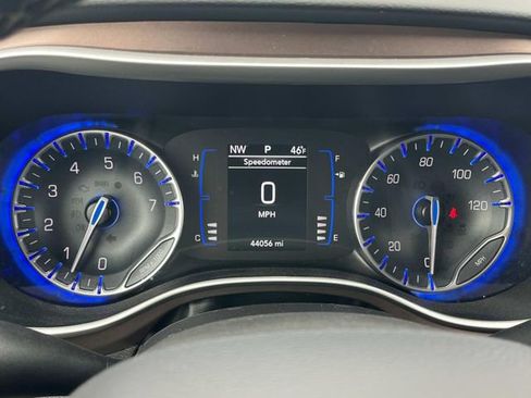 Used 2023 Chrysler Voyager LX image 40