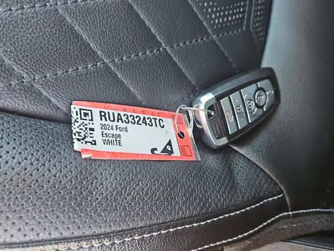 Used 2024 Ford Escape Platinum w/ Premium Technology Package image 20