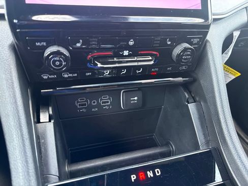 Used 2025 Jeep Grand Cherokee L Limited RWD image 23