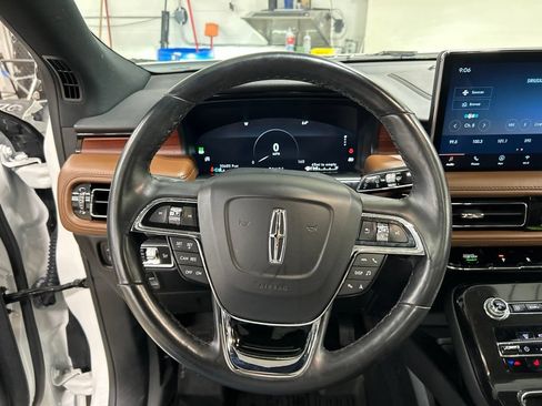 Certified 2023 Lincoln Nautilus Reserve w/ Luxury Package AWD/4WD image 16