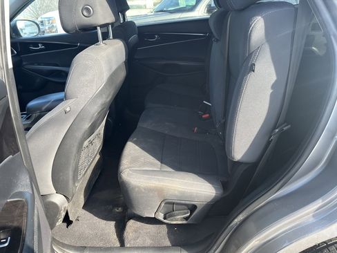 Used 2017 Kia Sorento LX image 5