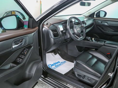 Used 2023 Nissan Rogue SL w/ SL Premium Package FWD image 3