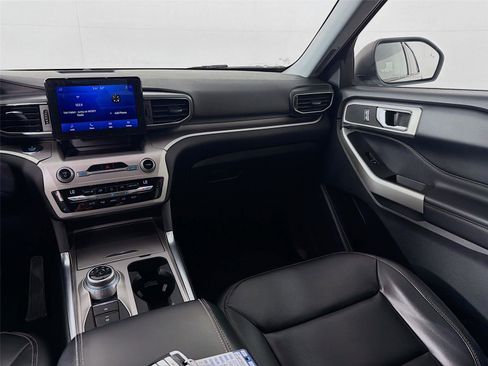 Used 2021 Ford Explorer XLT w/ Equipment Group 202A image 23