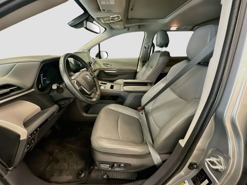 Used 2024 Toyota Sienna XLE w/ XLE Plus Package AWD/4WD image 13